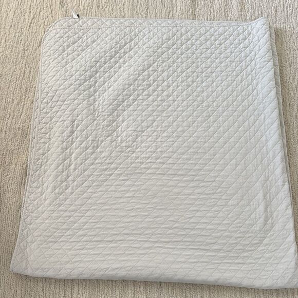 Echo New York Neutral Quilt Queen Light Gray - Picture 9 of 12